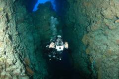 Taucher im Thomas Reef Canyon (Straße von Tiran, Ägypten)